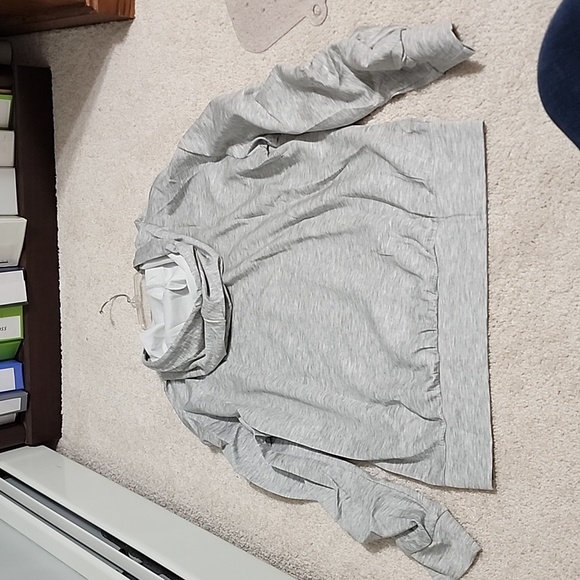 Vigorics Exercise Shorts & Hoodie Set, Women's Small, Gray. Shirred/gathere arms - Picture 7 of 11